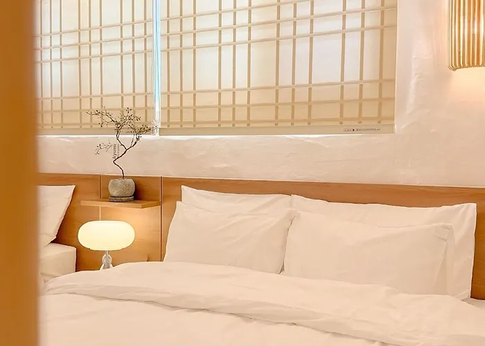 Next To Seongsudong,10 Minutes To Konkuk Station,,7 Minutes To Guui Station,accommodation For 6 People With 3 Queen Beds,lotte Worldto * Seul