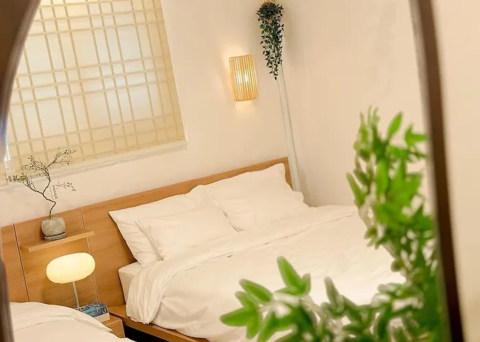 Next To Seongsudong,10 Minutes To Konkuk Station,,7 Minutes To Guui Station,accommodation For 6 People With 3 Queen Beds,lotte Worldto Willa