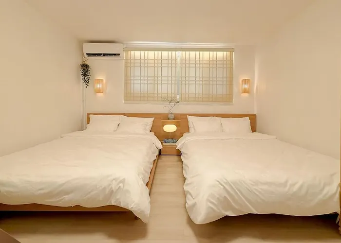 Next To Seongsudong,10 Minutes To Konkuk Station,,7 Minutes To Guui Station,accommodation For 6 People With 3 Queen Beds,lotte Worldto