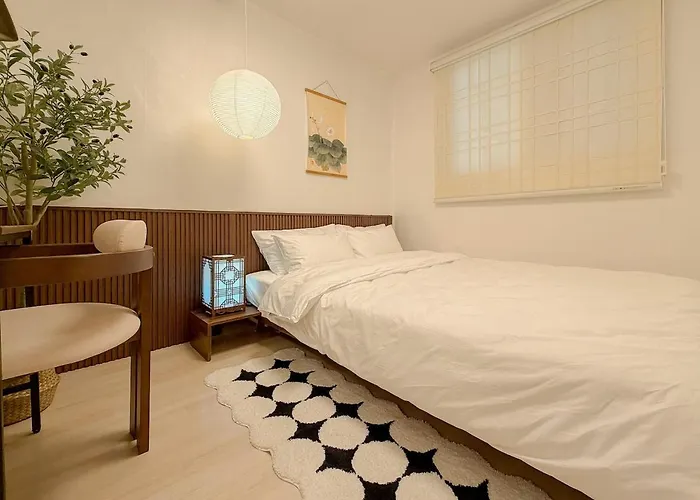 Next To Seongsudong,10 Minutes To Konkuk Station,,7 Minutes To Guui Station,accommodation For 6 People With 3 Queen Beds,lotte Worldto * Seul