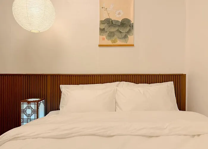 Next To Seongsudong,10 Minutes To Konkuk Station,,7 Minutes To Guui Station,accommodation For 6 People With 3 Queen Beds,lotte Worldto *
