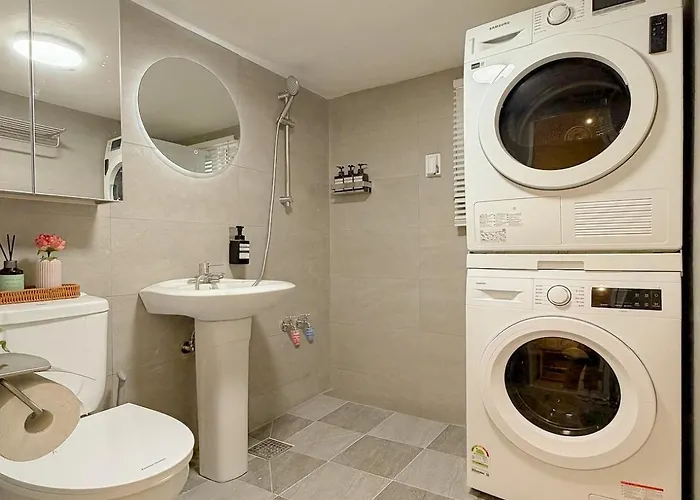 Willa Next To Seongsudong,10 Minutes To Konkuk Station,,7 Minutes To Guui Station,accommodation For 6 People With 3 Queen Beds,lotte Worldto Seul