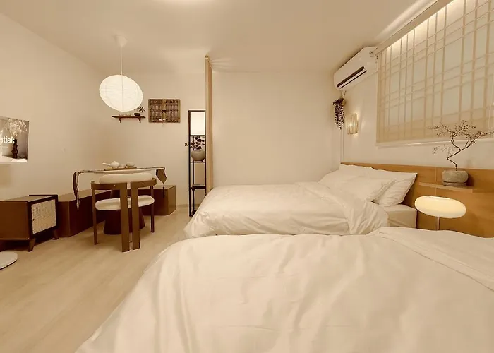 Willa Next To Seongsudong,10 Minutes To Konkuk Station,,7 Minutes To Guui Station,accommodation For 6 People With 3 Queen Beds,lotte Worldto