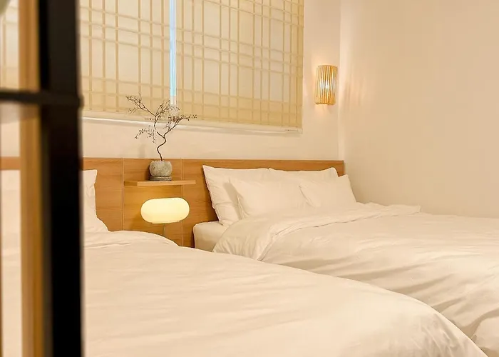Next To Seongsudong,10 Minutes To Konkuk Station,,7 Minutes To Guui Station,accommodation For 6 People With 3 Queen Beds,lotte Worldto *