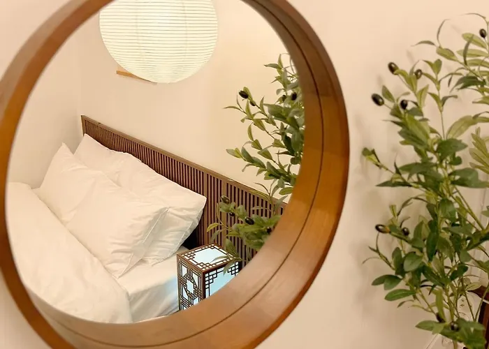 Next To Seongsudong,10 Minutes To Konkuk Station,,7 Minutes To Guui Station,accommodation For 6 People With 3 Queen Beds,lotte Worldto Willa *