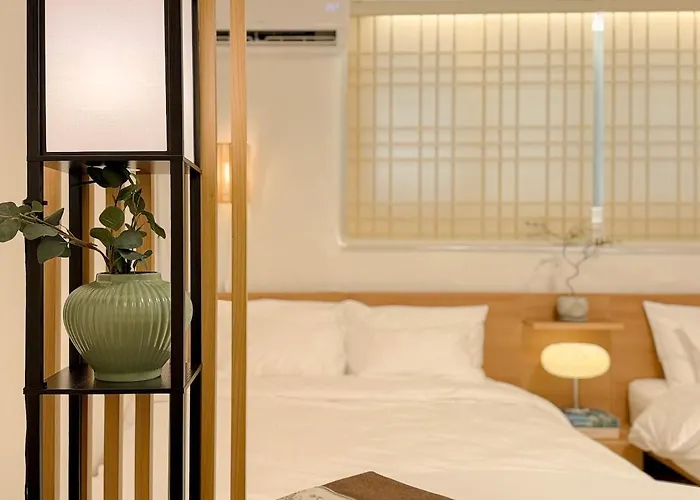Next To Seongsudong,10 Minutes To Konkuk Station,,7 Minutes To Guui Station,accommodation For 6 People With 3 Queen Beds,lotte Worldto Willa
