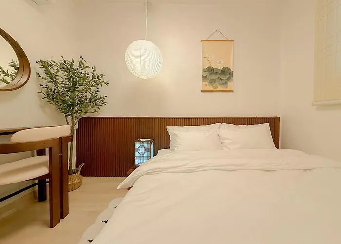 Willa Next To Seongsudong,10 Minutes To Konkuk Station,,7 Minutes To Guui Station,accommodation For 6 People With 3 Queen Beds,lotte Worldto *